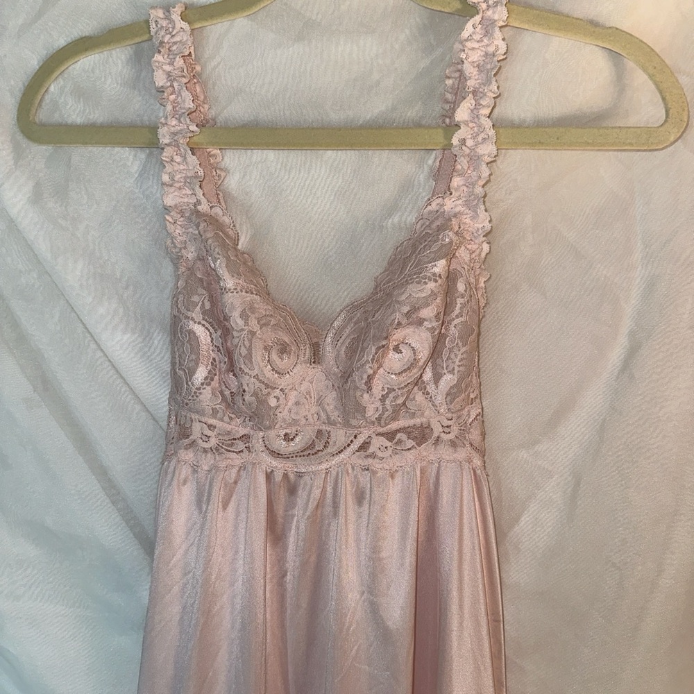 RARE Vintage - Olga blush pink nightgown with lace bust, size 32 - Picture 2 of 6